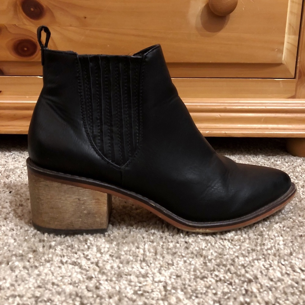 American Eagle booties